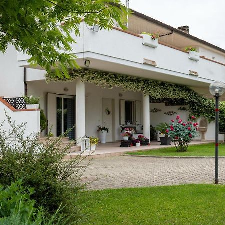 Villa Parco Delle Rose Sulmona Exterior foto