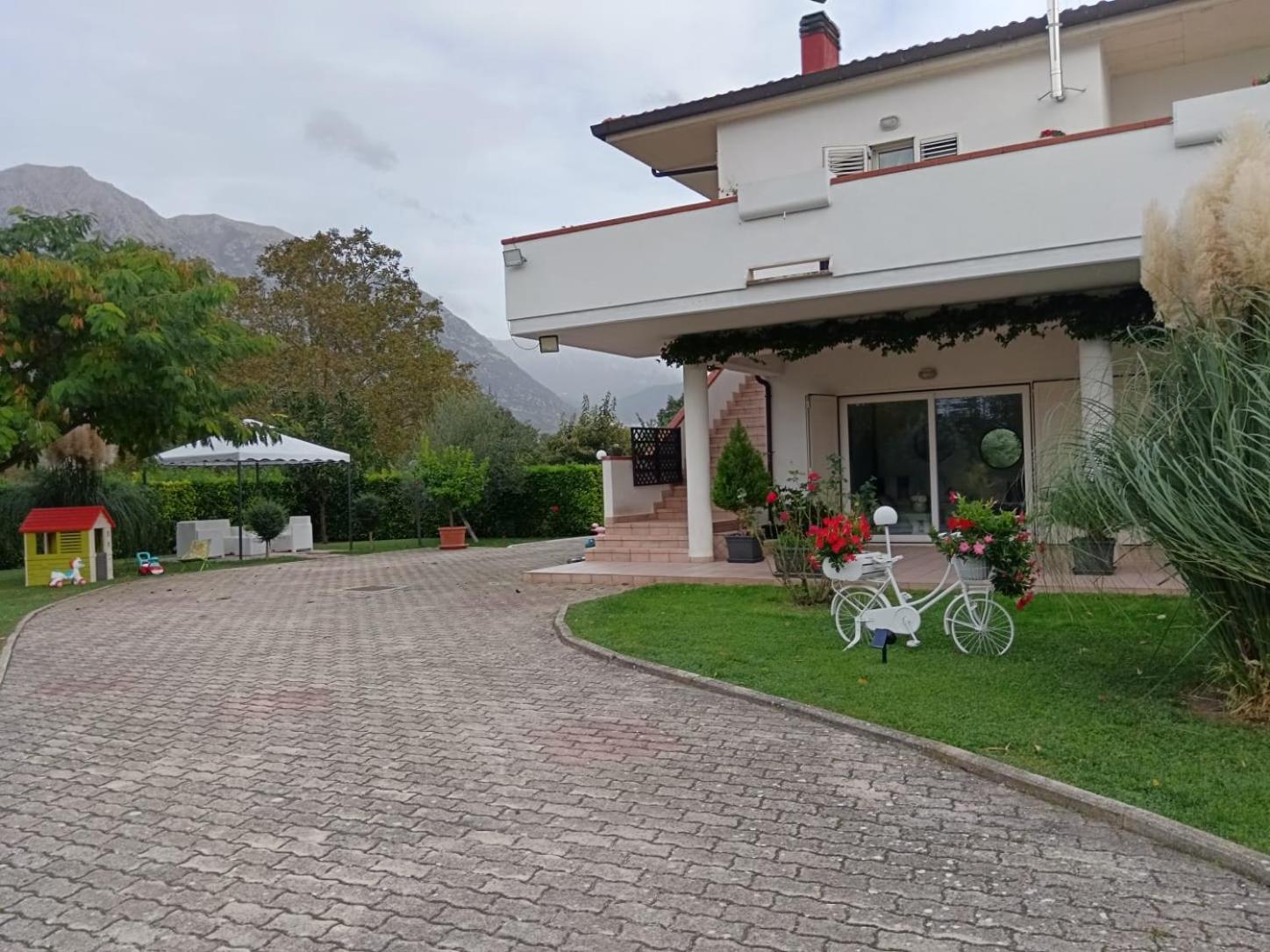 Villa Parco Delle Rose Sulmona Exterior foto